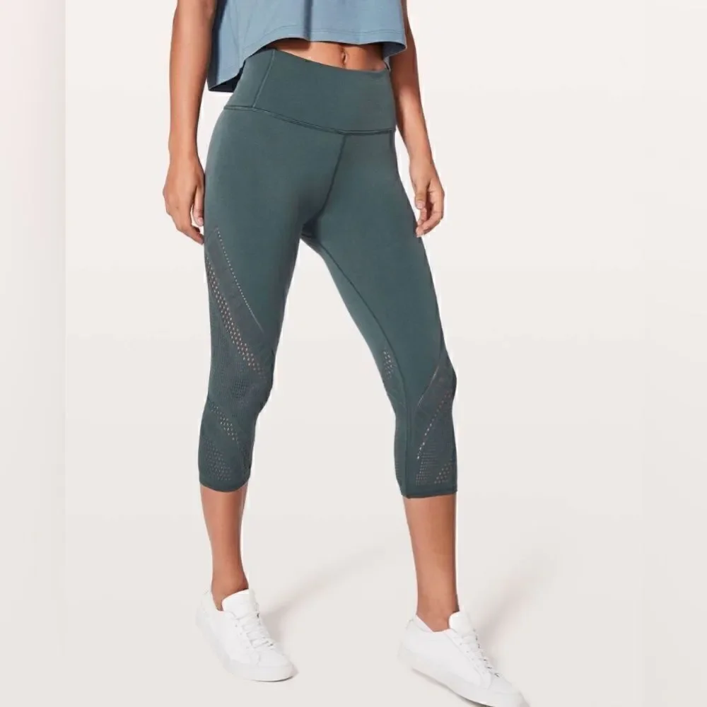 Lululemon Reveal Crop Interconnect *18